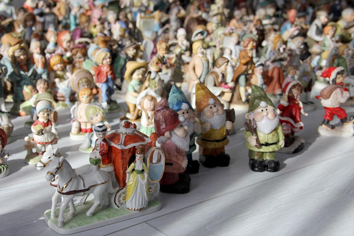 Kayserili koleksiyoner, dünyayı gezerek 1500 parça mini biblo biriktirdi