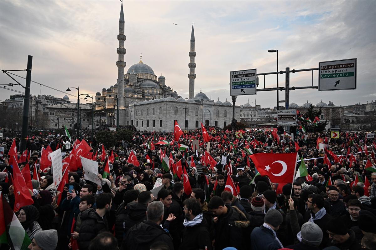 İstanbul'da tarihi yürüyüş: Şehitlerimize Rahmet, Filistin'e Destek, İsrail'e Lanet!