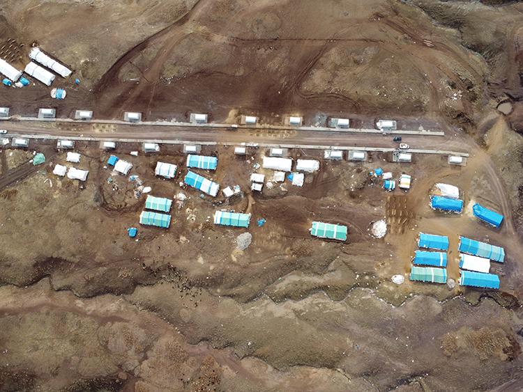 Elazığ'da yıllardır çadırlarda yaşayan göçerler, konteynerlerine kavuştu