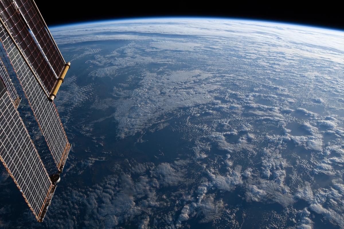 Alper Gezeravcı'dan Uluslararası Uzay İstasyonu’nda Türk bayraklı kareler