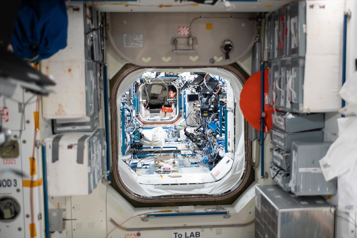 Alper Gezeravcı'dan Uluslararası Uzay İstasyonu’nda Türk bayraklı kareler