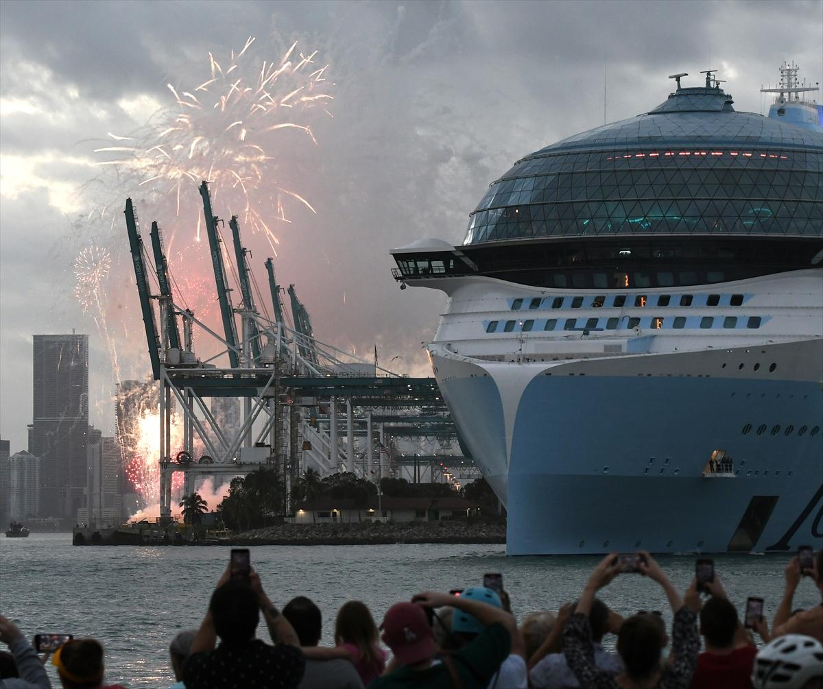 Dünya'nın en büyük yolcu gemisi yola çıkıyor