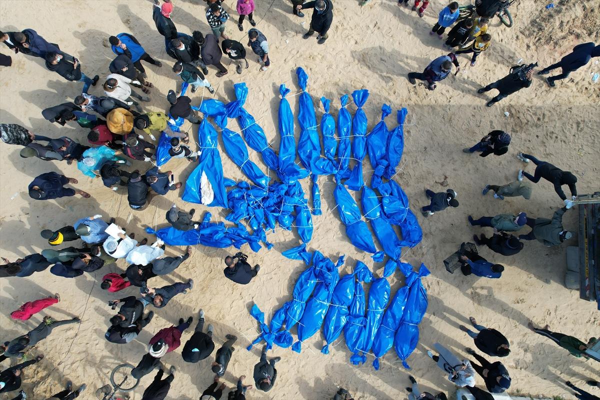 100 Filistinli toplu mezara defnedildi