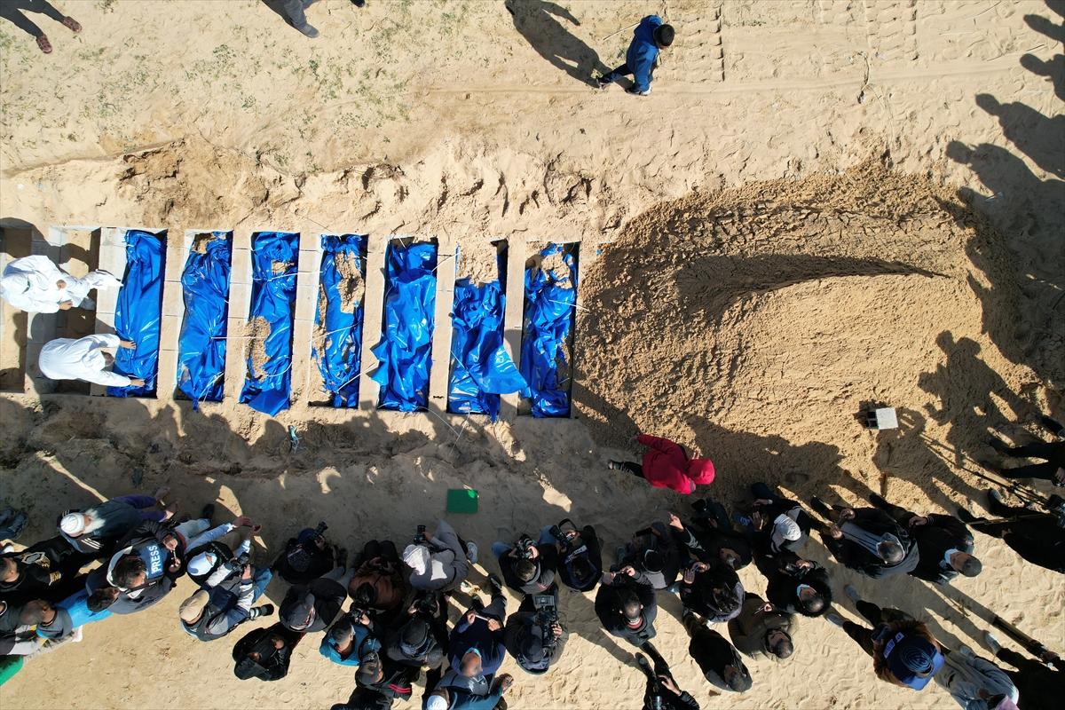 100 Filistinli toplu mezara defnedildi