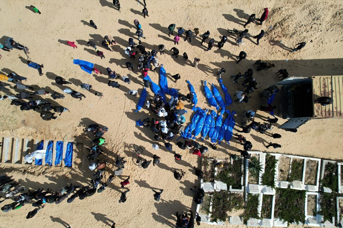 100 Filistinli toplu mezara defnedildi