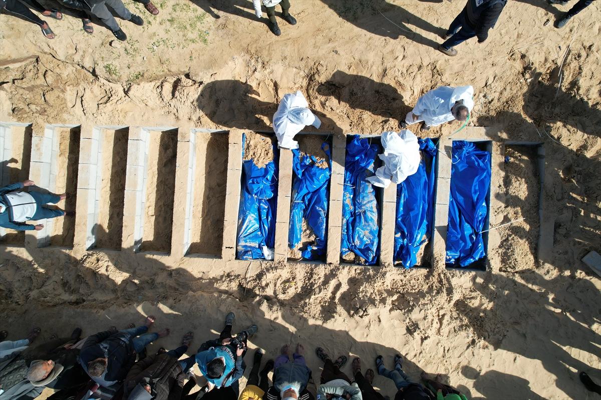 100 Filistinli toplu mezara defnedildi