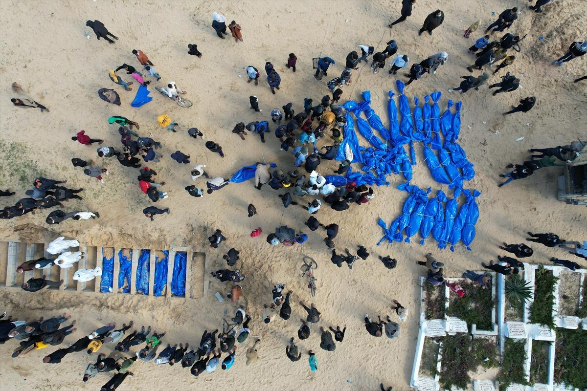 100 Filistinli toplu mezara defnedildi