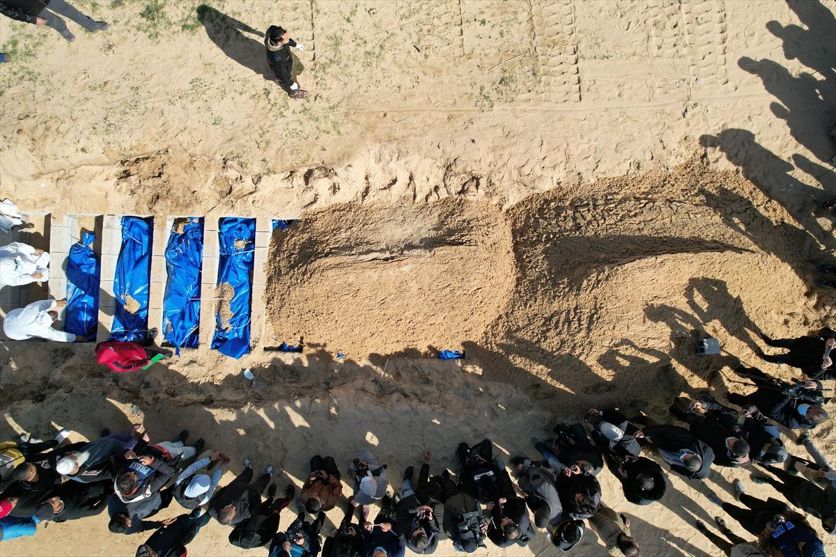 100 Filistinli toplu mezara defnedildi