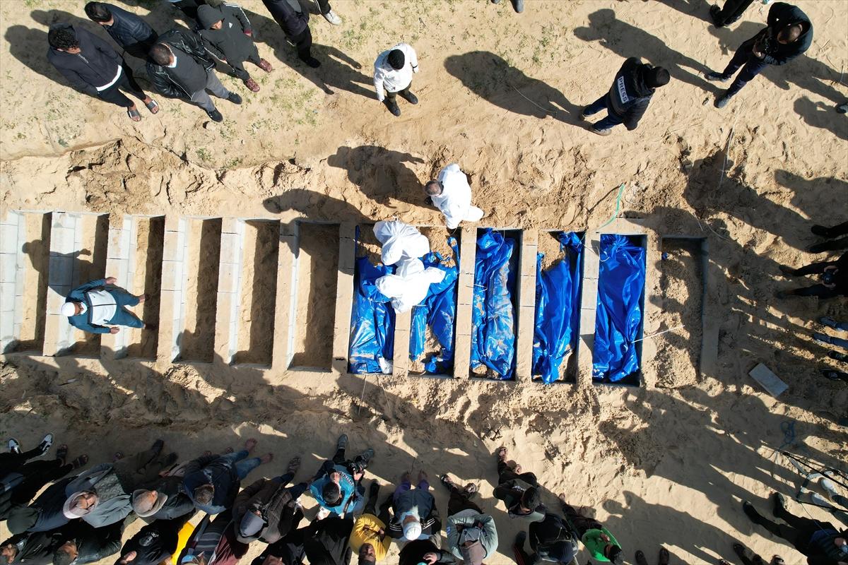 100 Filistinli toplu mezara defnedildi