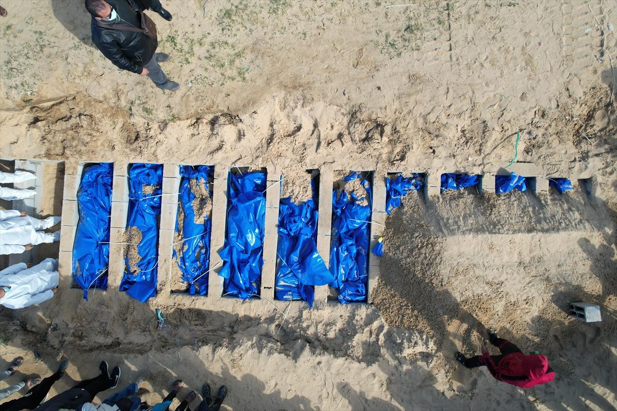 100 Filistinli toplu mezara defnedildi