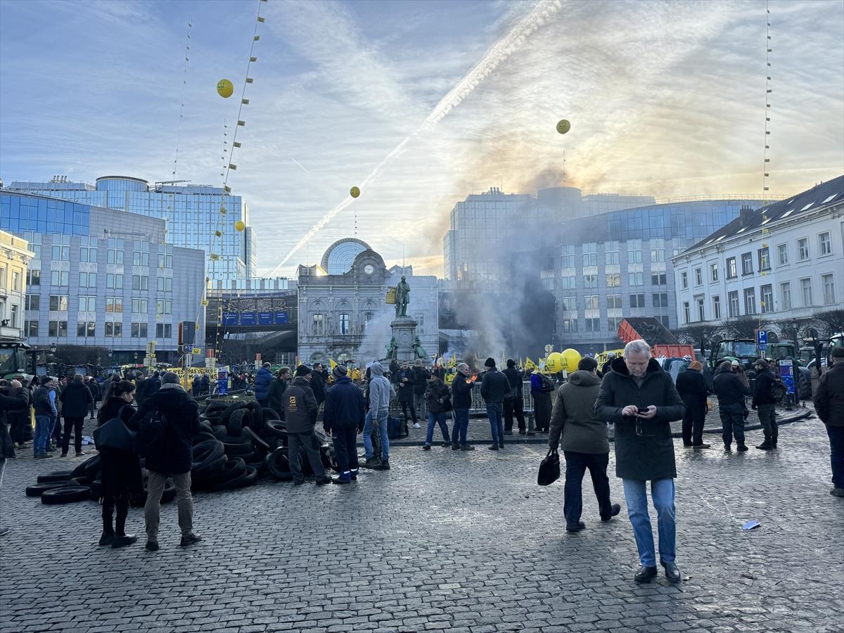 Çiftçiler, Brüksel'de ortalığı savaş alanına çevirdi