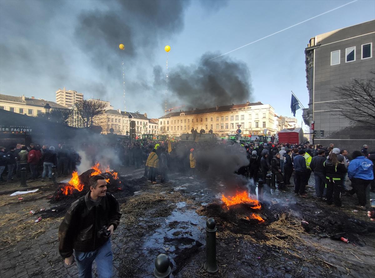Çiftçiler, Brüksel'de ortalığı savaş alanına çevirdi