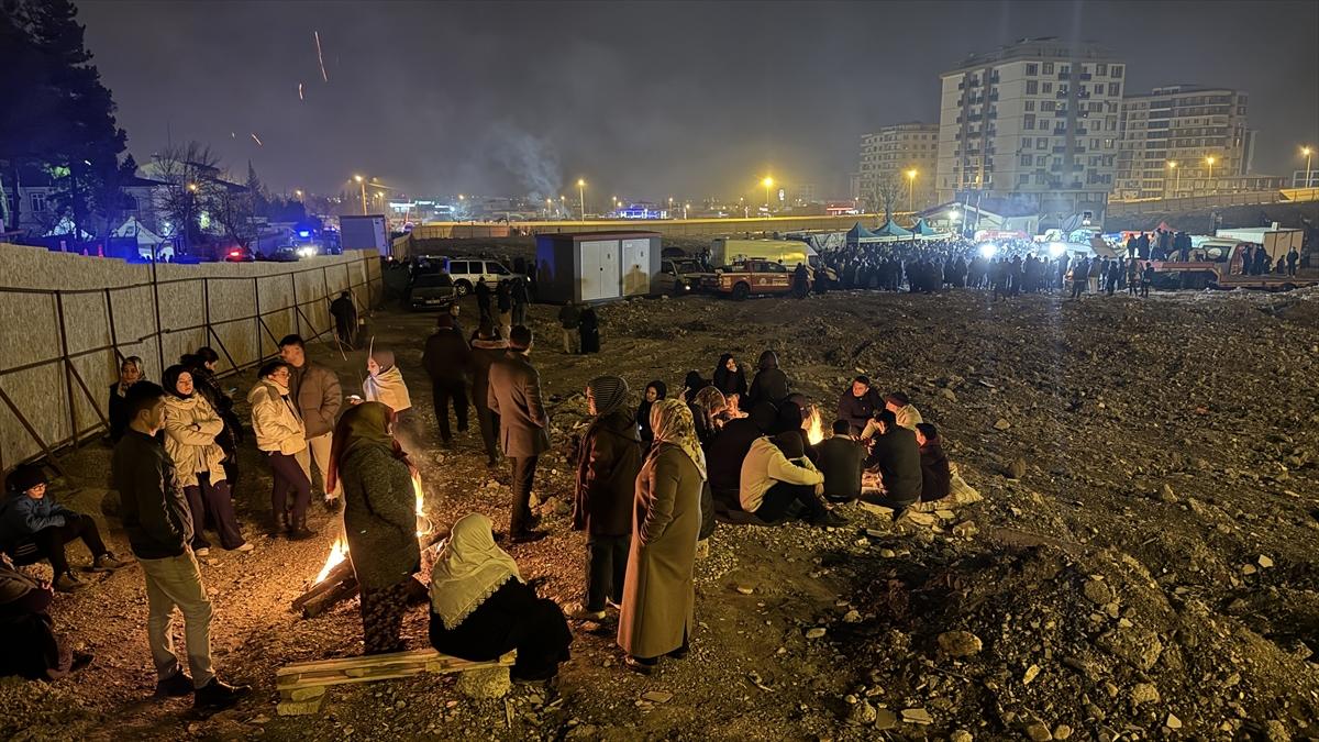 Depremzedeler, 6 Şubat'ın yıl dönümünde sokaklarda