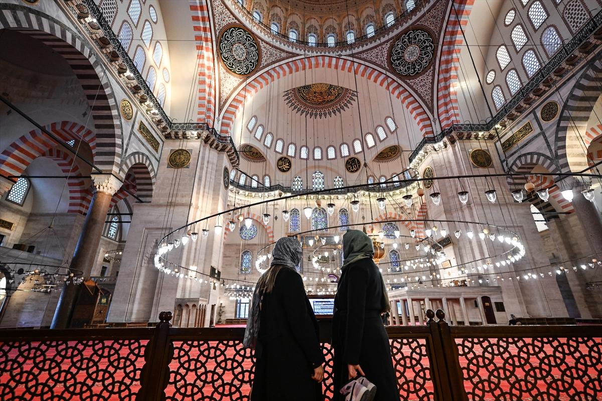 Miraç Kandili yurt genelinde dualarla idrak edildi