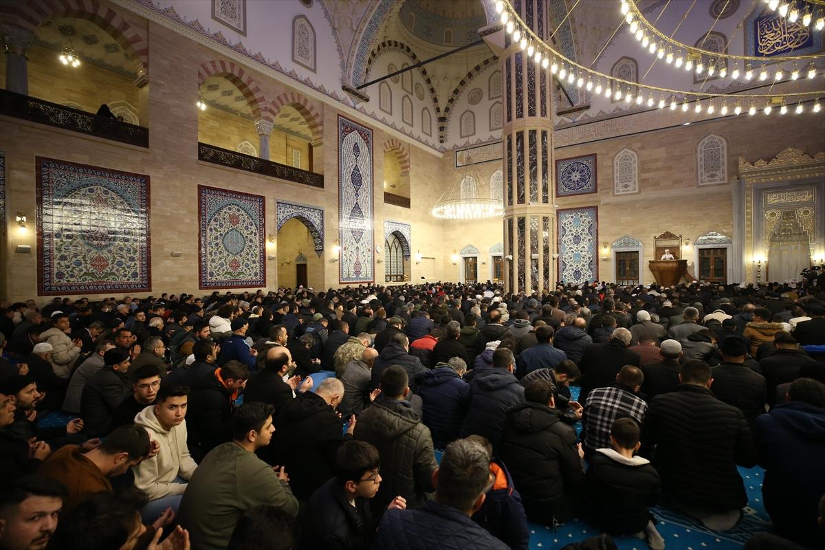 Miraç Kandili yurt genelinde dualarla idrak edildi