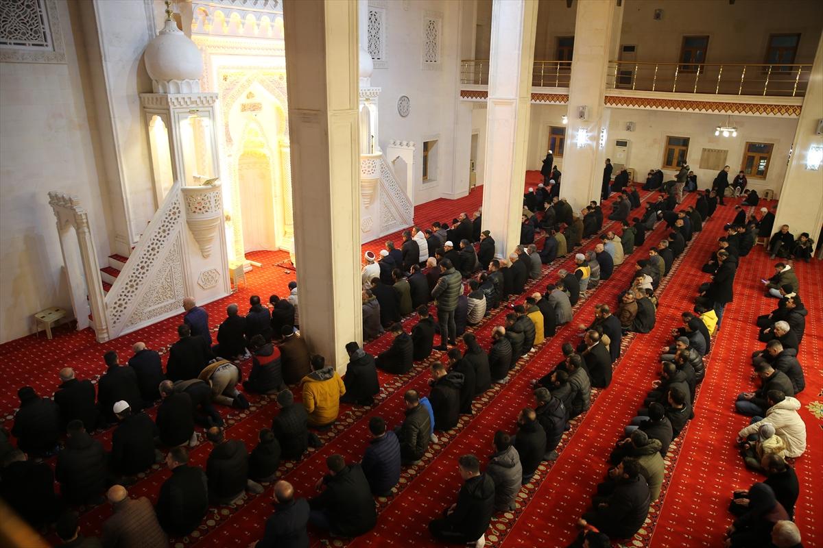 Miraç Kandili yurt genelinde dualarla idrak edildi