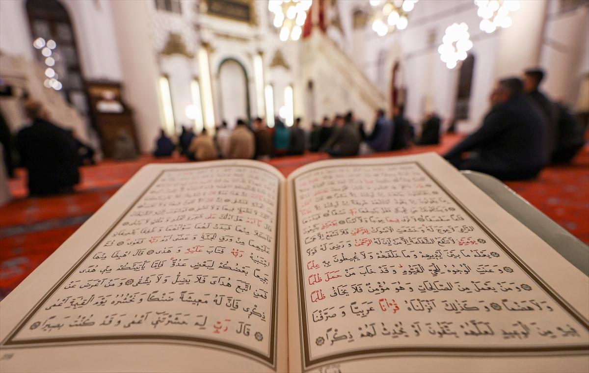 Miraç Kandili yurt genelinde dualarla idrak edildi