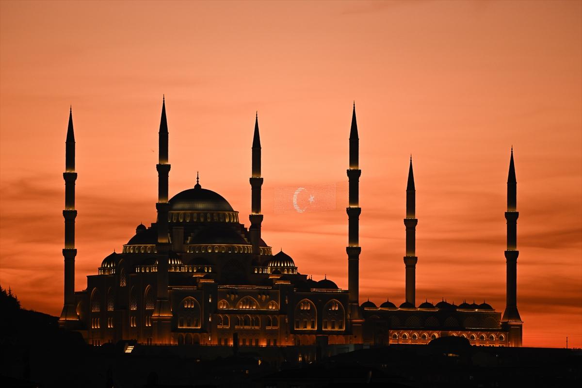 Miraç Kandili yurt genelinde dualarla idrak edildi