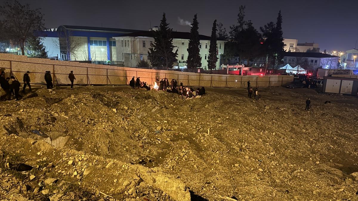 Depremzedeler, 6 Şubat'ın yıl dönümünde sokaklarda