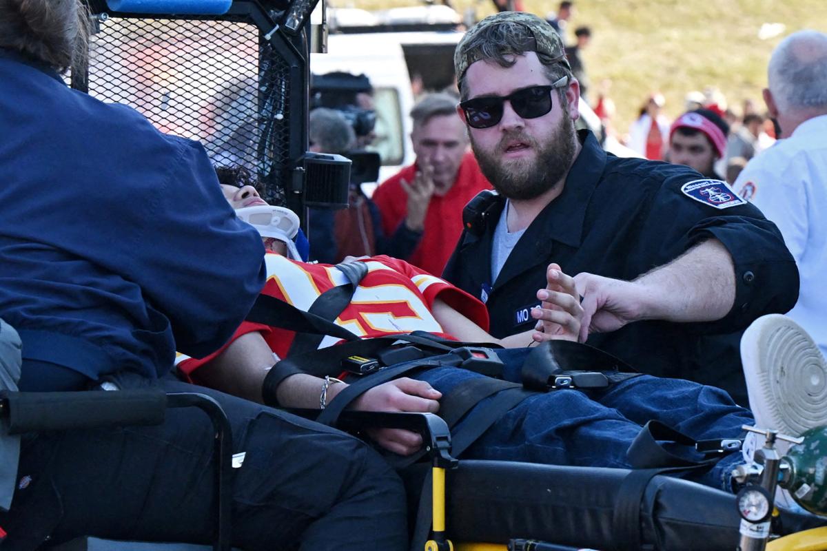 ABD’de geçit töreni sırasında yapılan silahlı saldırıdan kareler