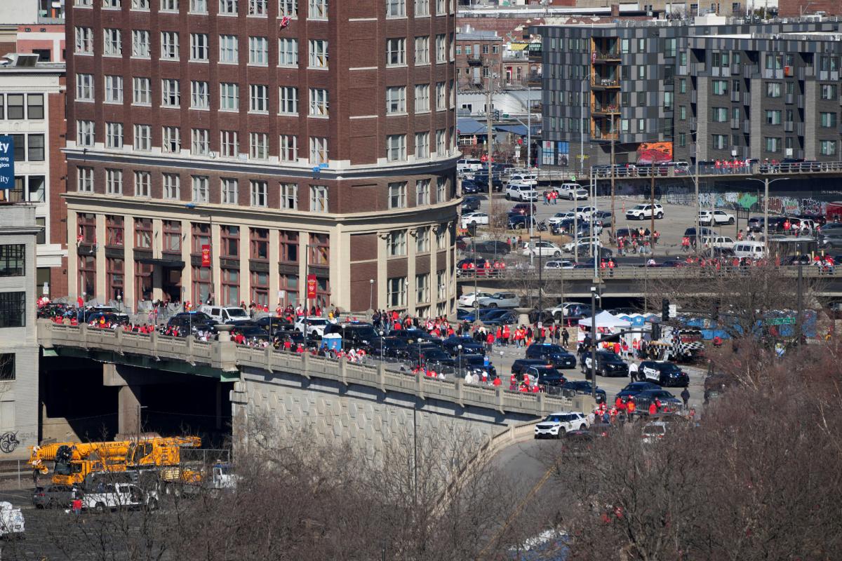 ABD’de geçit töreni sırasında yapılan silahlı saldırıdan kareler