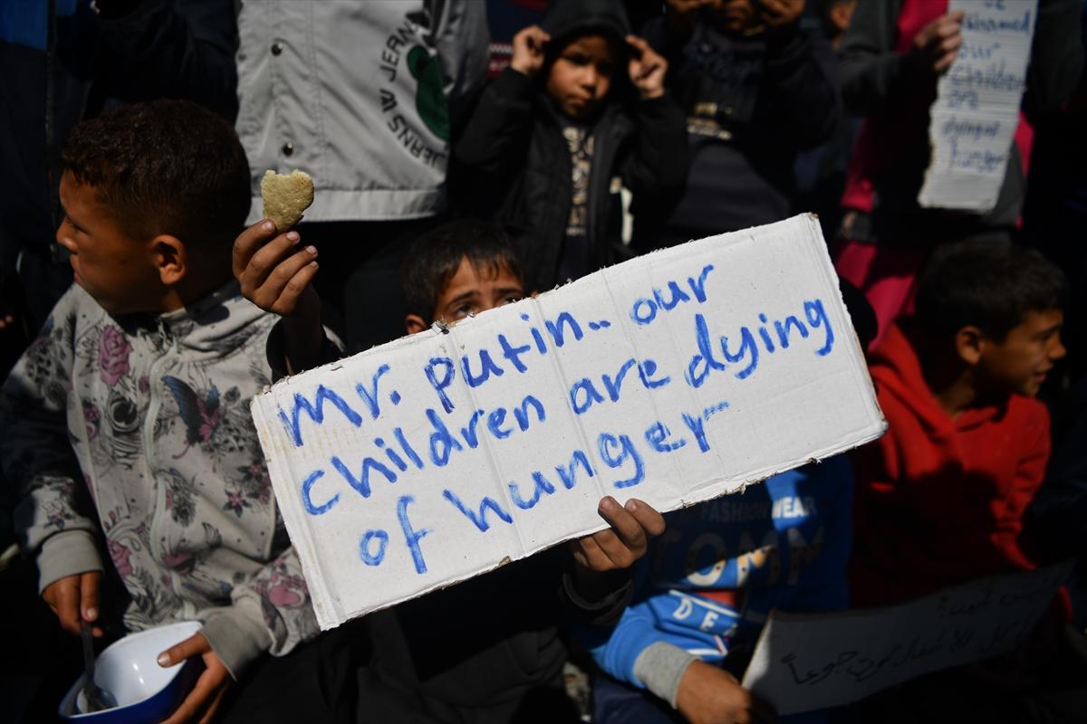 Filistinli çocuklar, İsrail işgali altındaki gıda krizini protesto etti