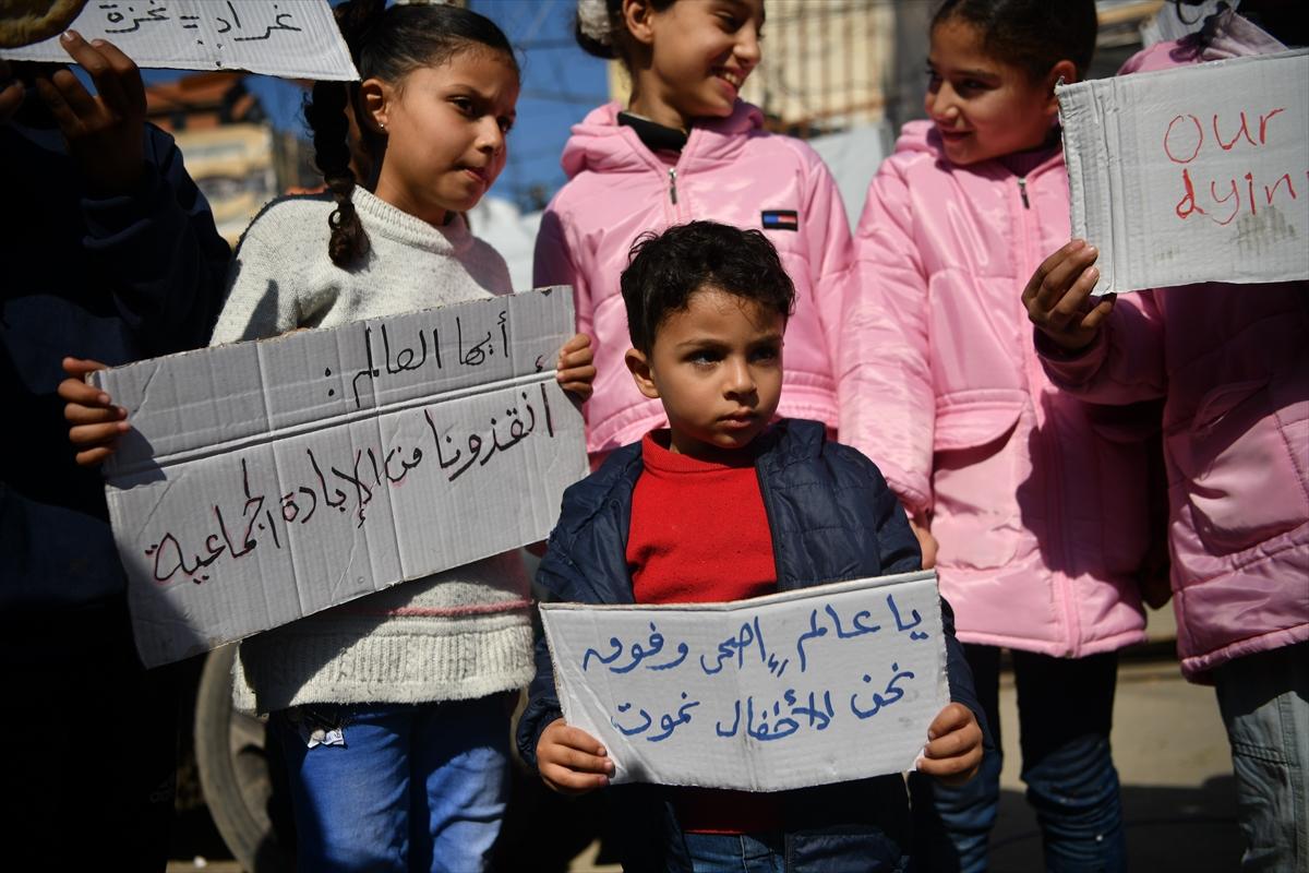 Filistinli çocuklar, İsrail işgali altındaki gıda krizini protesto etti