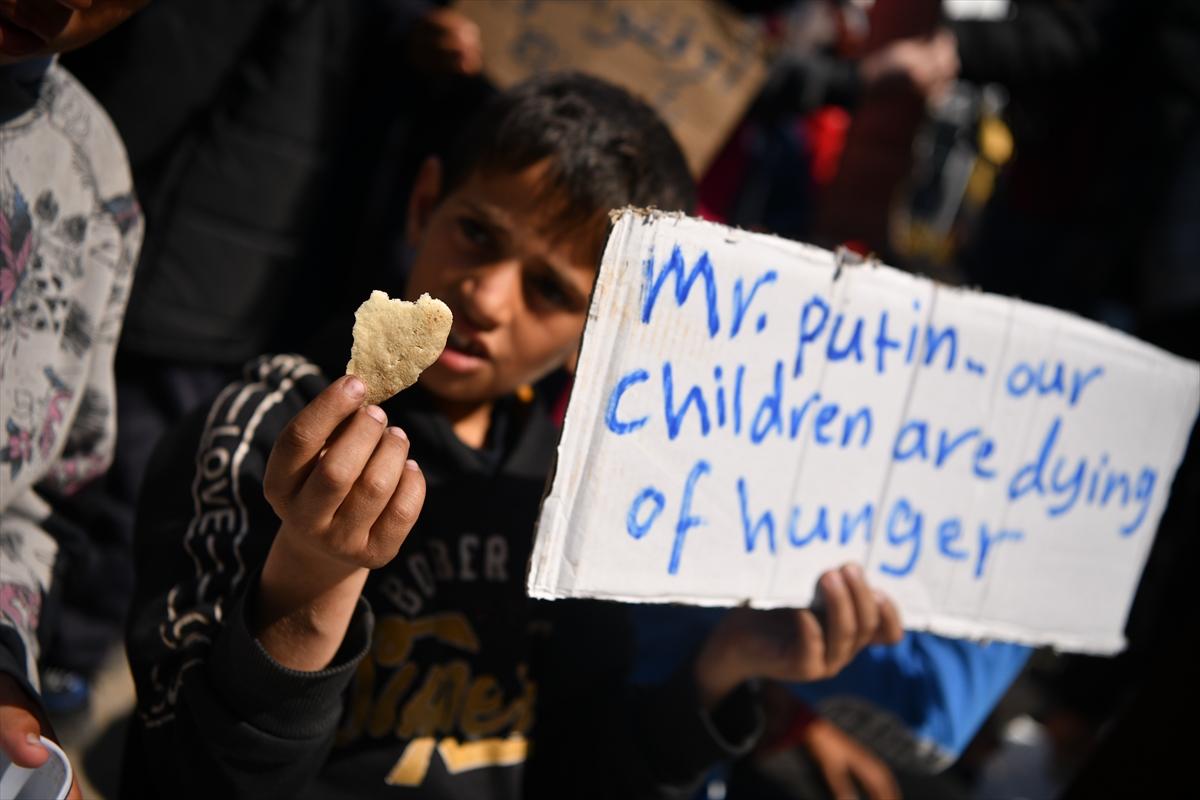 Filistinli çocuklar, İsrail işgali altındaki gıda krizini protesto etti