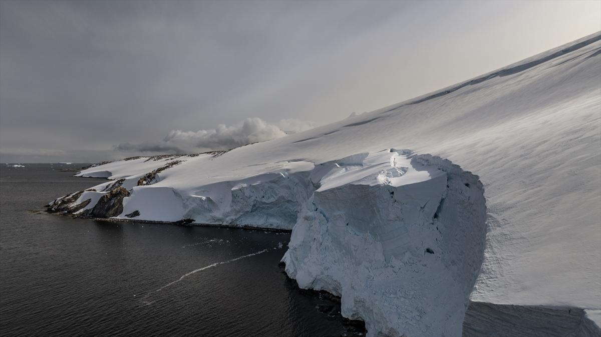 Türk bilim insanlarının yeni raporu: Antarktika'da Türkiye büyüklüğünde buz eridi
