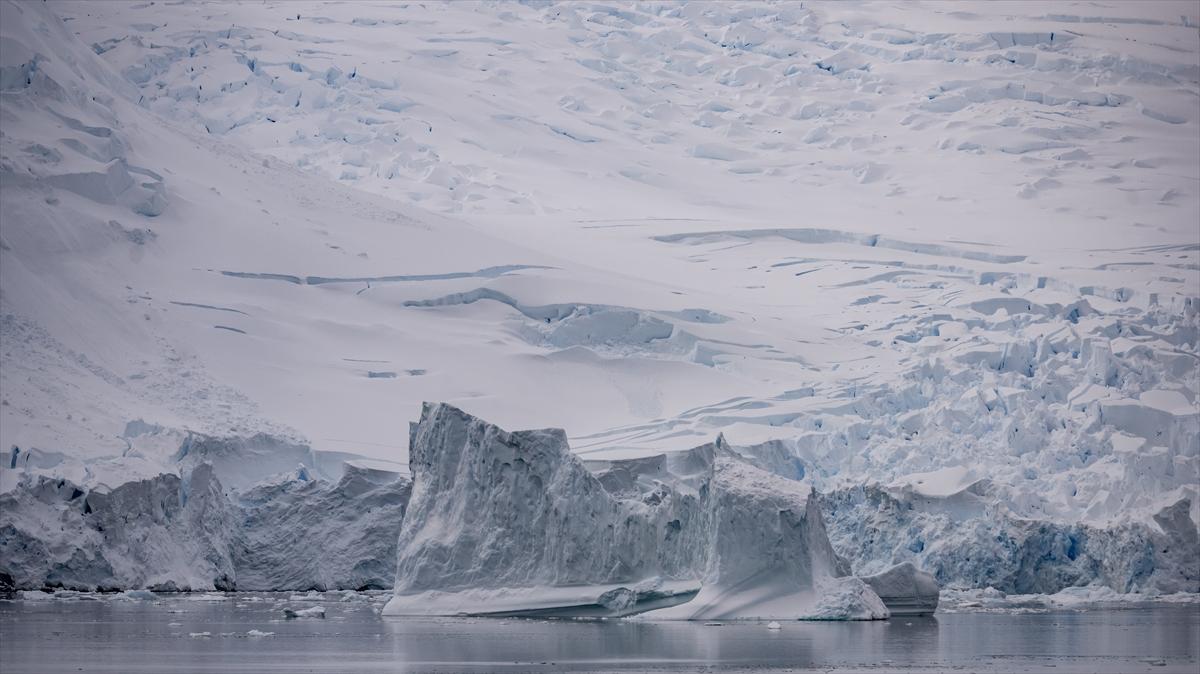 Türk bilim insanlarının yeni raporu: Antarktika'da Türkiye büyüklüğünde buz eridi