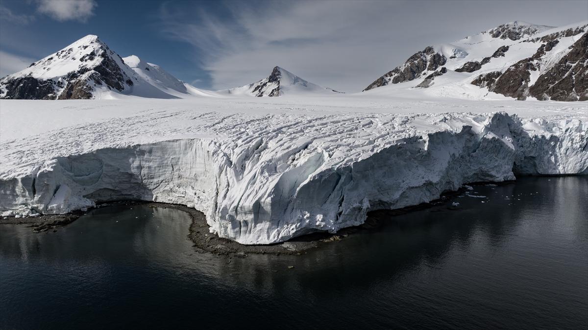 Türk bilim insanlarının yeni raporu: Antarktika'da Türkiye büyüklüğünde buz eridi