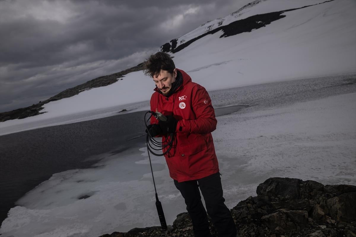 Türk bilim insanları, Antarktika'da dünyanın geleceği için 22 araştırma yaptı