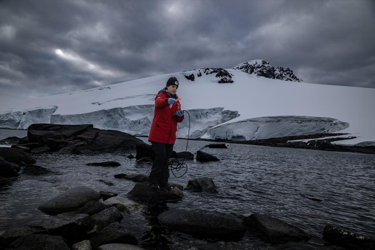 Türk bilim insanları, Antarktika'da dünyanın geleceği için 22 araştırma yaptı