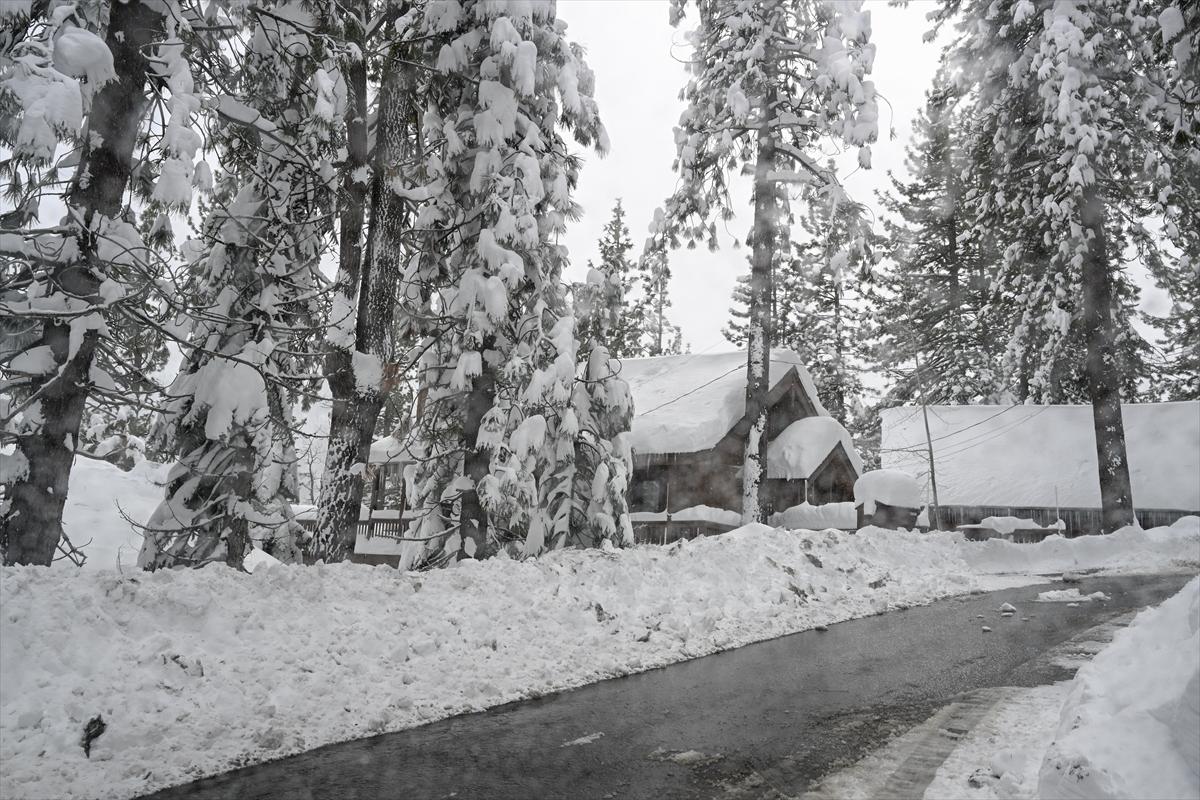 ABD'de kar fırtınası! California'da hayat felç oldu