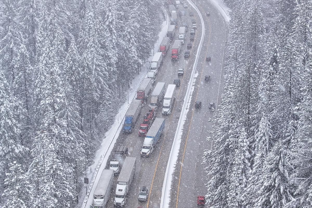 ABD'de kar fırtınası! California'da hayat felç oldu