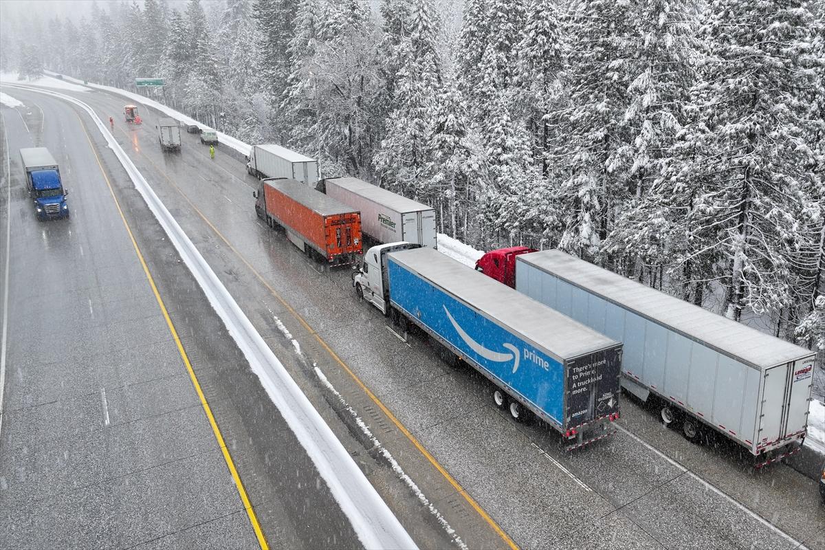 ABD'de kar fırtınası! California'da hayat felç oldu