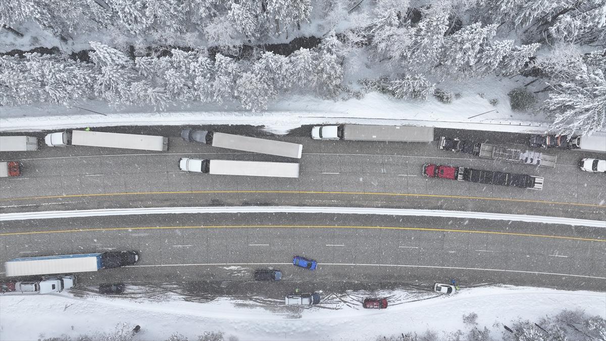 ABD'de kar fırtınası! California'da hayat felç oldu