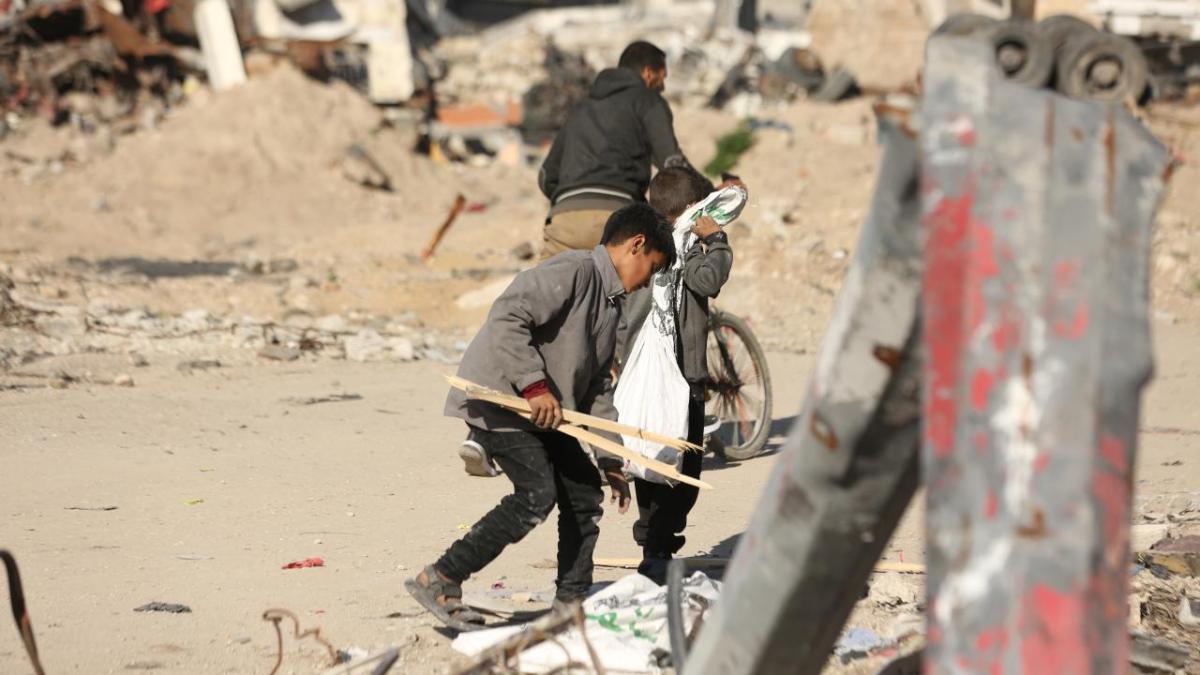 Gazze'de çocukların yakacak telaşı