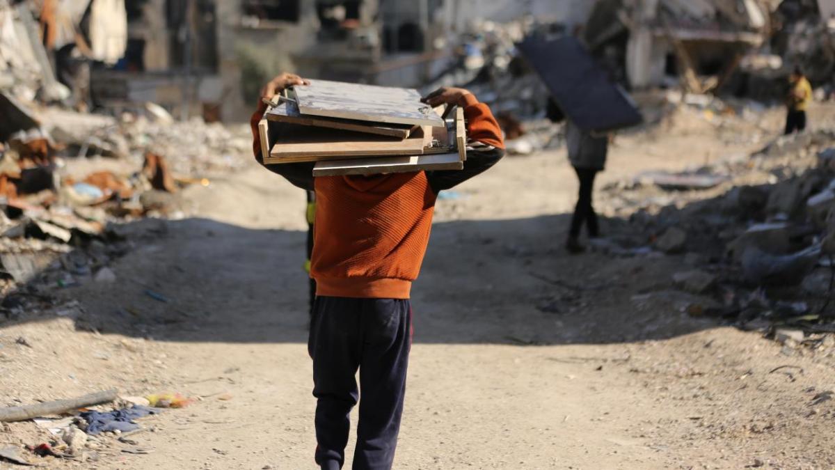 Gazze'de çocukların yakacak telaşı