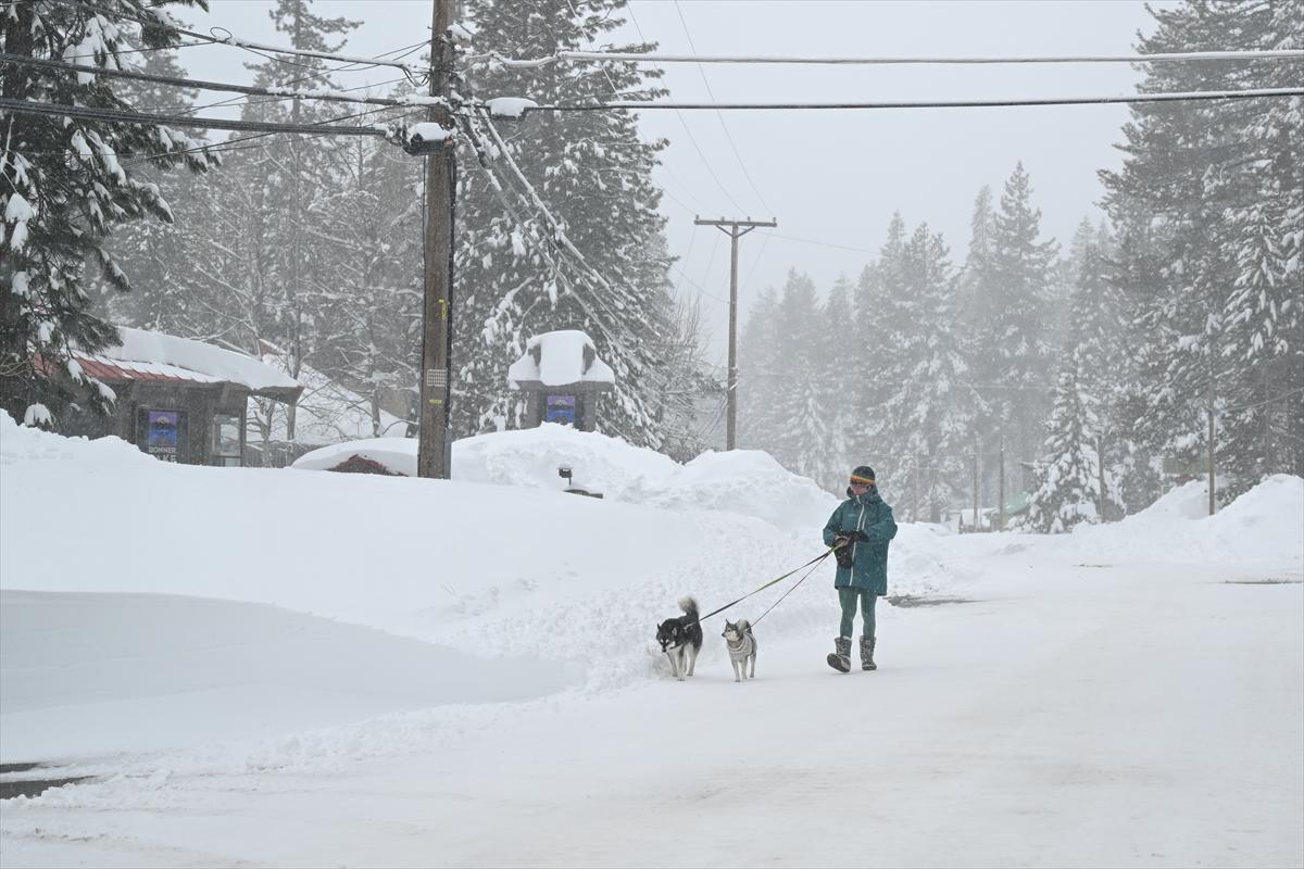 ABD'de kar fırtınası! California'da hayat felç oldu