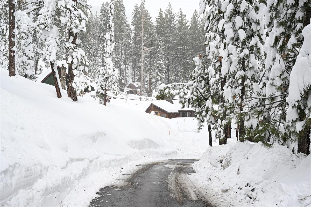 ABD'de kar fırtınası! California'da hayat felç oldu
