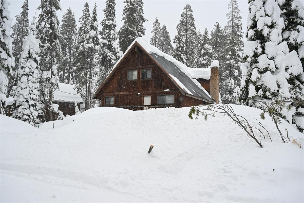 ABD'de kar fırtınası! California'da hayat felç oldu