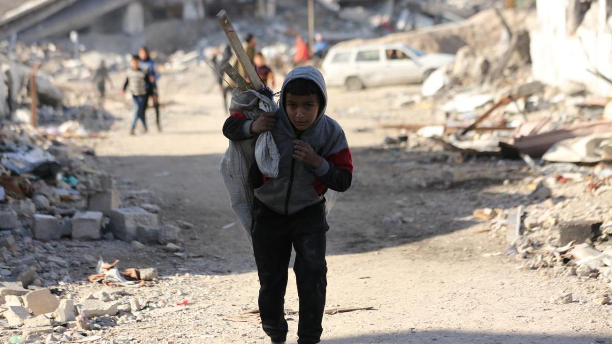 Gazze'de çocukların yakacak telaşı