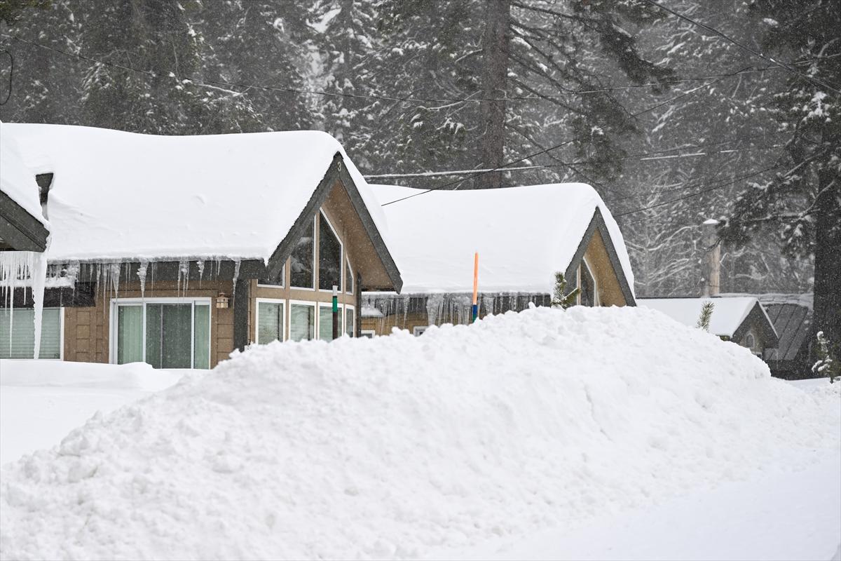 ABD'de kar fırtınası! California'da hayat felç oldu