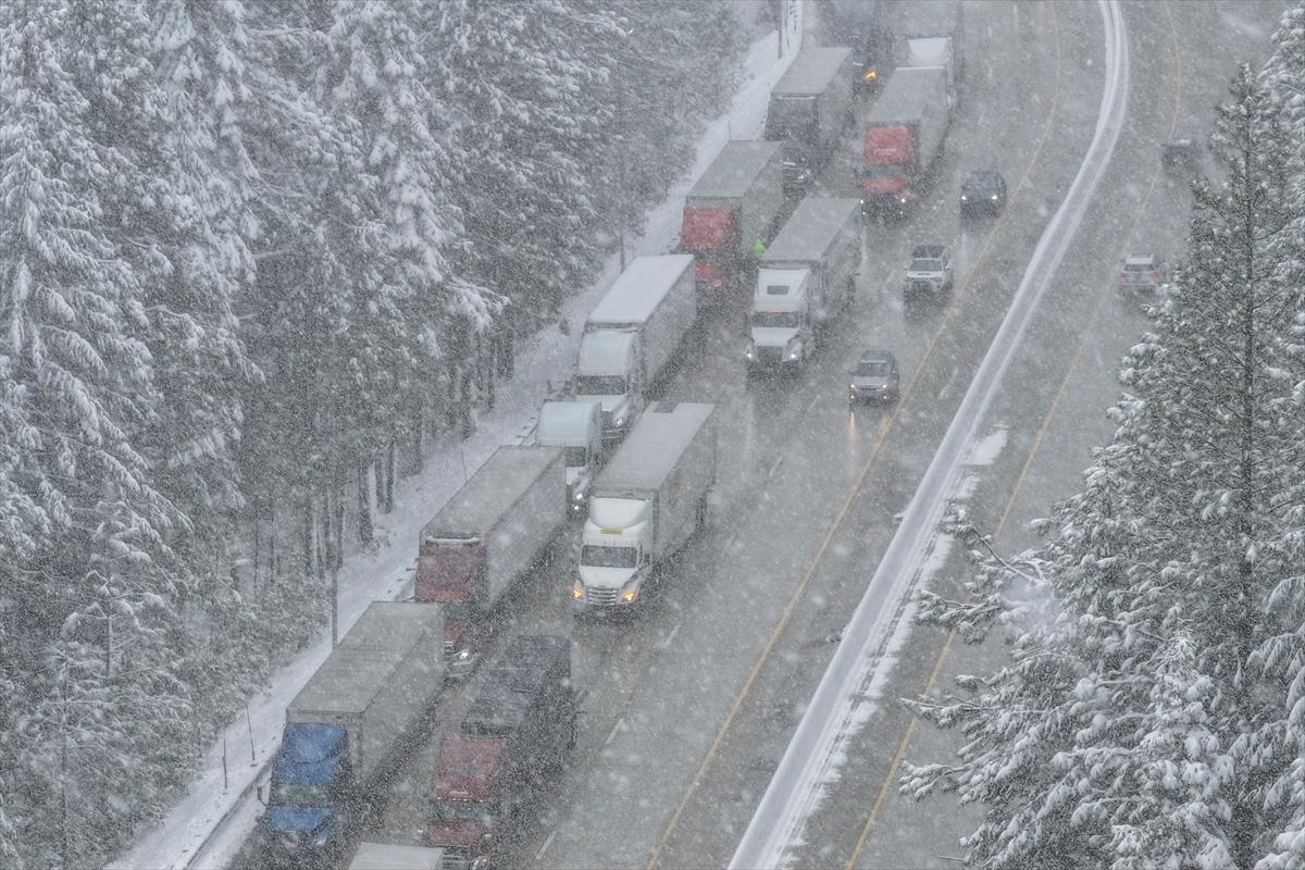 ABD'de kar fırtınası! California'da hayat felç oldu