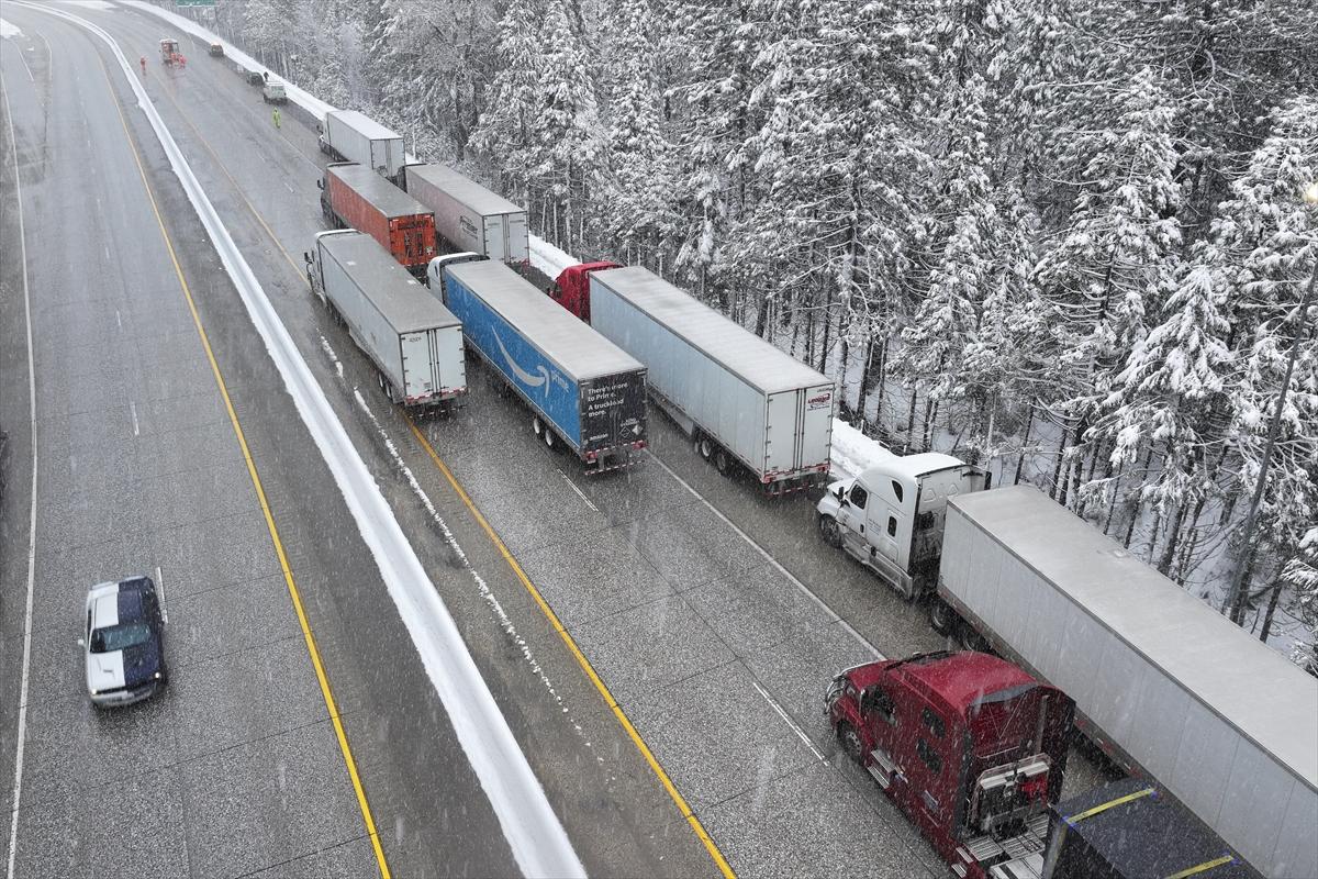 ABD'de kar fırtınası! California'da hayat felç oldu