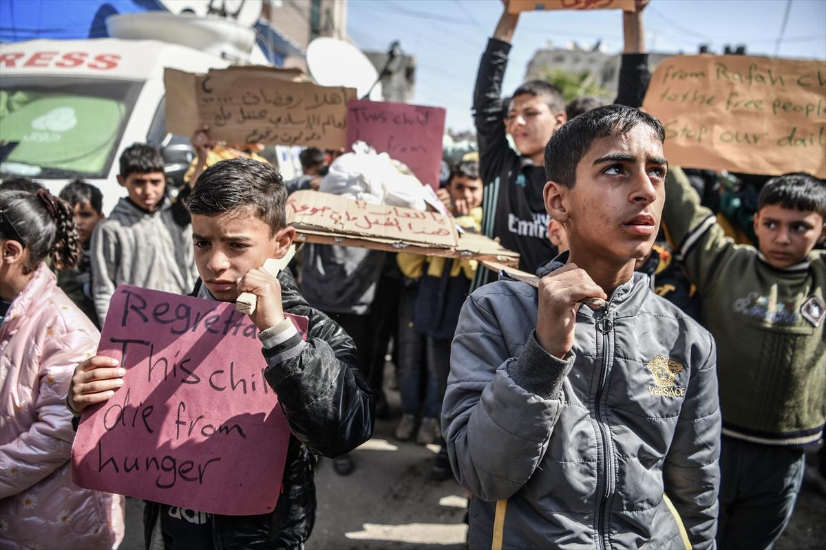 Gazzeli çocuklardan dünyaya mesaj var! 'Ölüyoruz yardım edin'