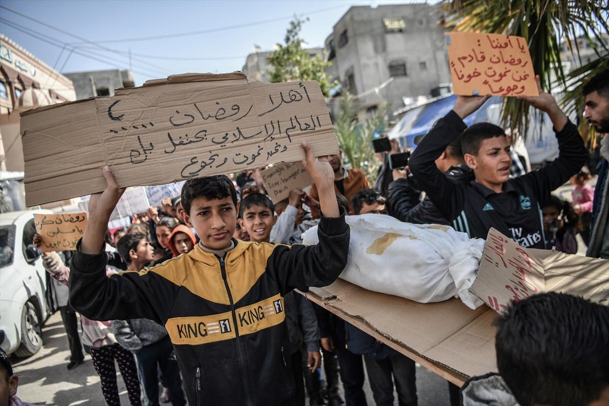 Gazzeli çocuklardan dünyaya mesaj var! 'Ölüyoruz yardım edin'