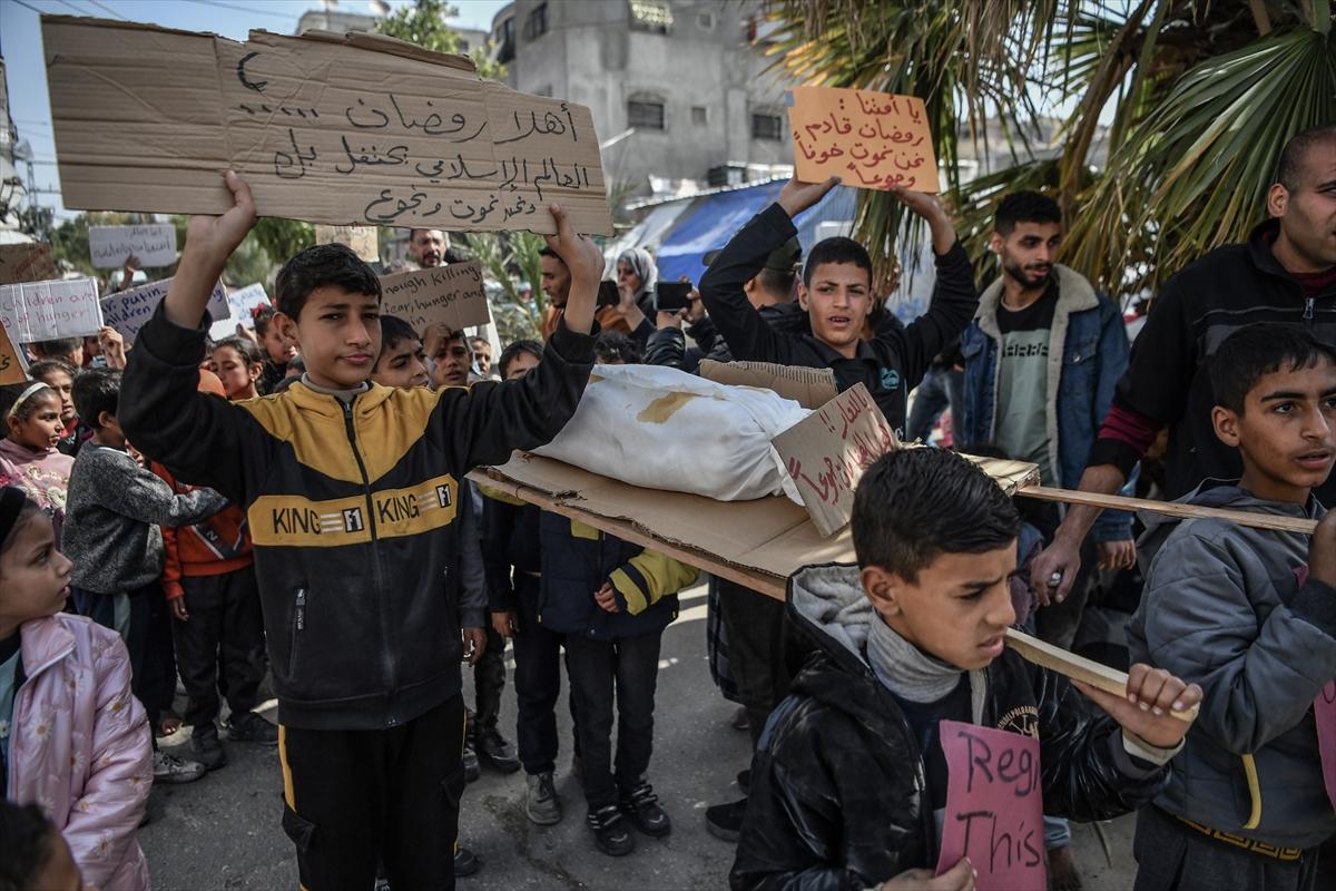 Gazzeli çocuklardan dünyaya mesaj var! 'Ölüyoruz yardım edin'