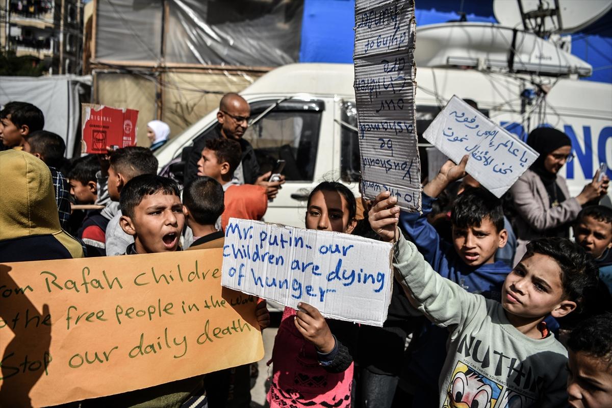 Gazzeli çocuklardan dünyaya mesaj var! 'Ölüyoruz yardım edin'